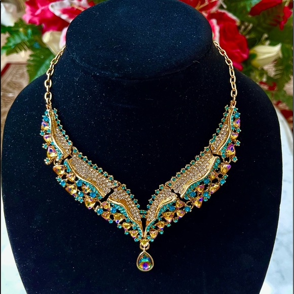 Eye Candy Arielle Statement Necklace Green/Turquoise / Crystal. - Picture 4 of 8